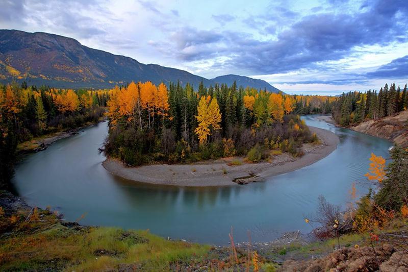Arctic Divide Lodge Dease Lake Exterior foto